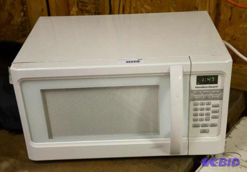 lot 199 image: Toshiba Tv and Hamilton Beach microwave- look...