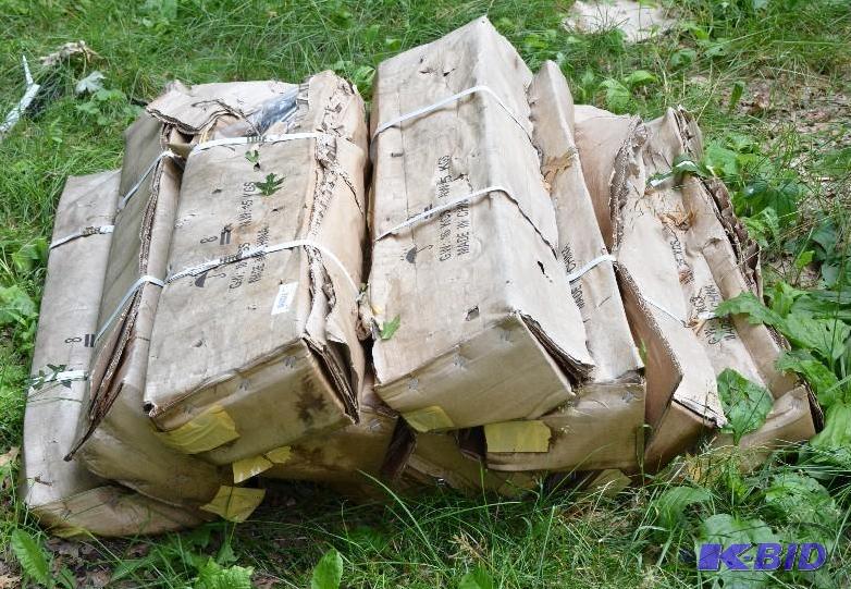 lot 209 image: Pile of boxed saw horses in used shape approx...
