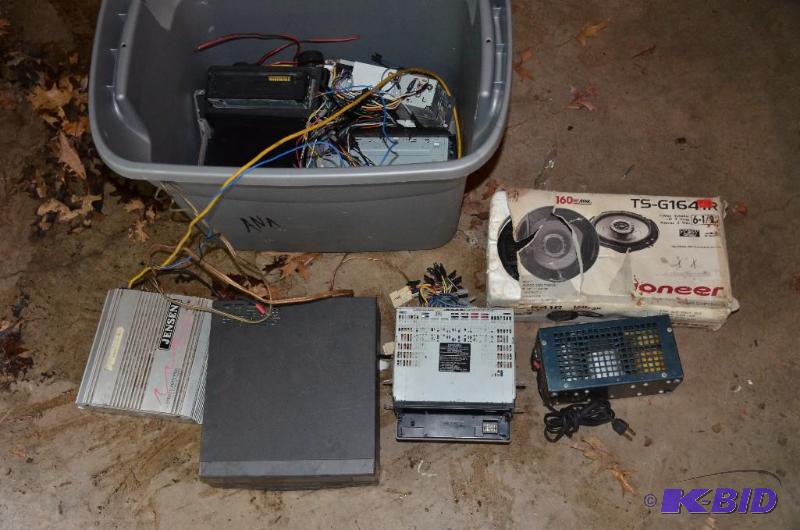 lot 217 image: 2 Tubs of electronics, Jensen speakers G164, ...