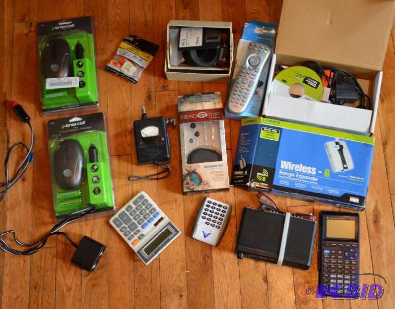 lot 232 image: TI-81 calculator, travel battery charger, cal...