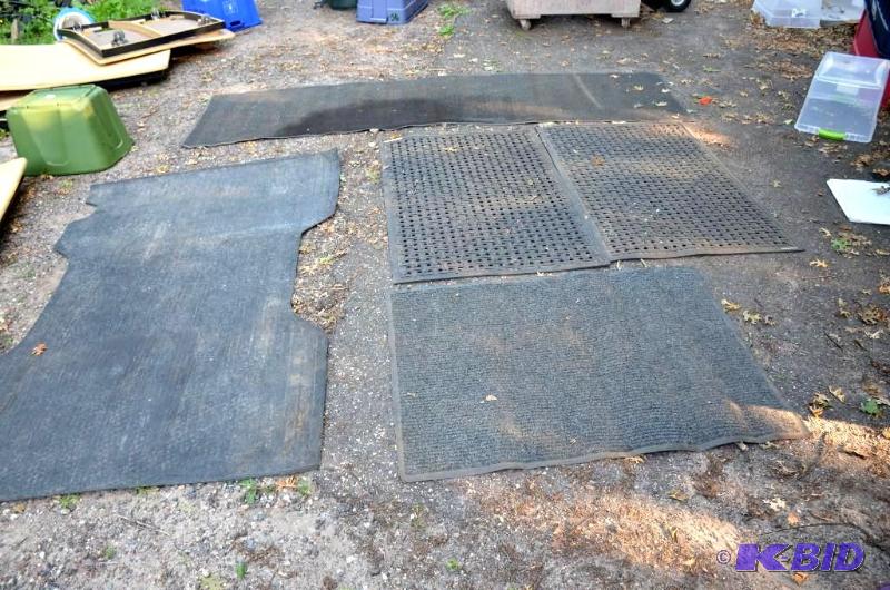 lot 252 image: Commercial rubber and other floor matts and&n...