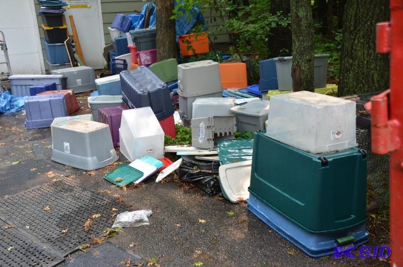 lot 266 image: Large lot of tubs & lids, approx 38 bins,...