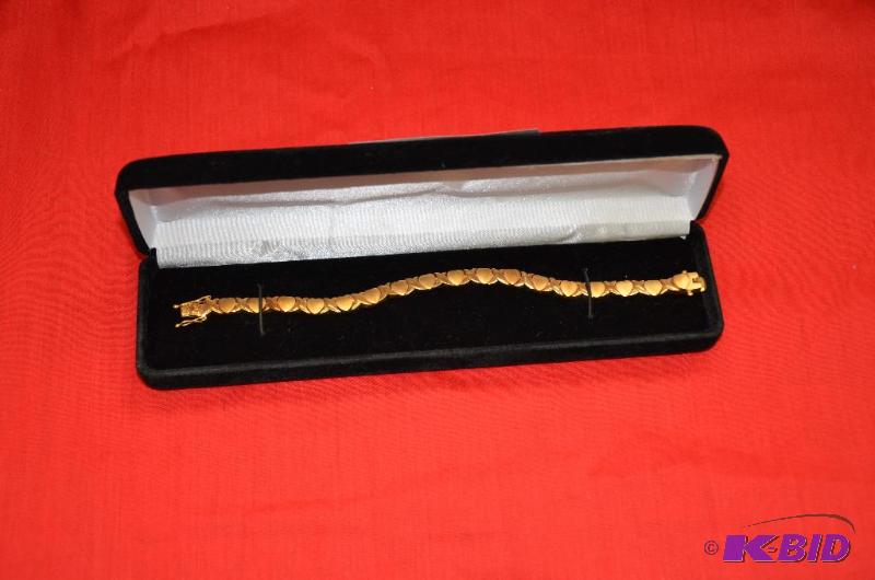 lot 279 image: Beautiful gold bracelet. 7 12" IT IS MA...