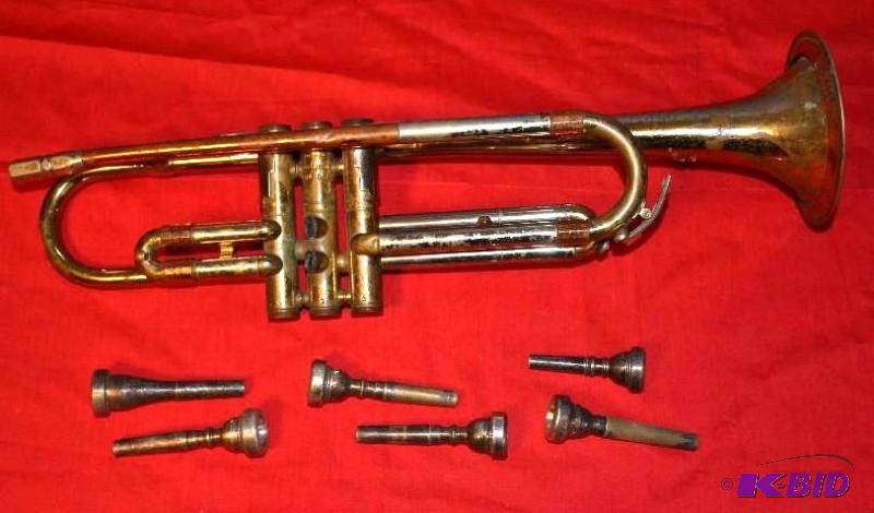 lot 42 image: Super Deluxe Getzen&nbspTrumpet with 6 mouth...