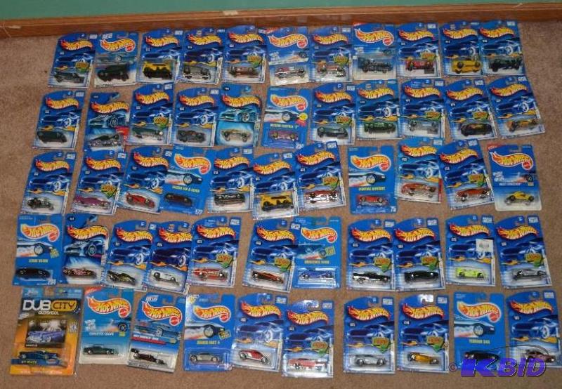 lot 48 image: Lot of Hot Wheel cars appear to be new in pac...