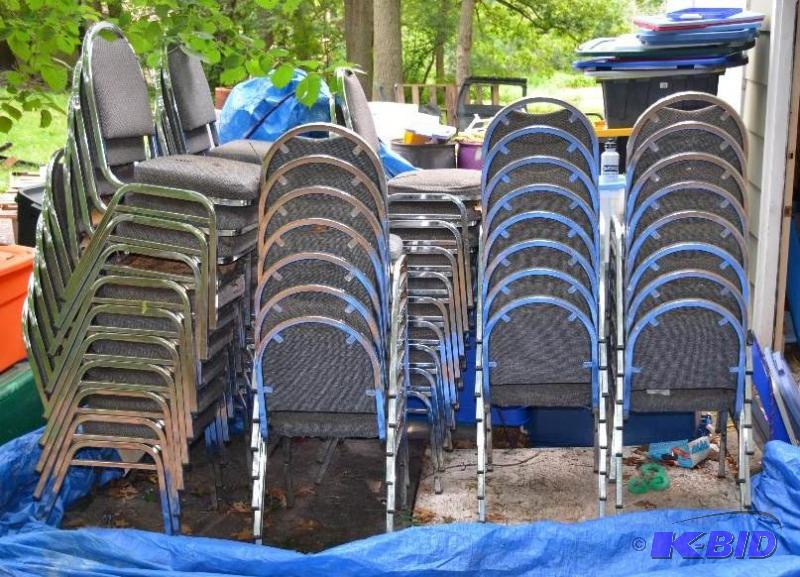 lot 6 image: Large group of chairs for church, school or ...