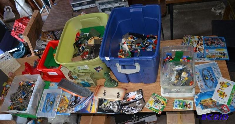 lot 83 image: Large lot of legos...