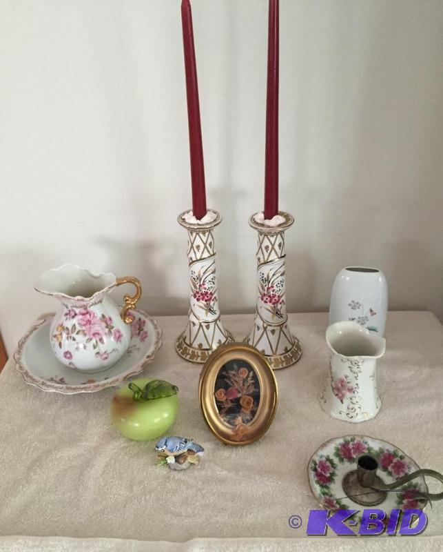 lot 112 image: Pretty Lot with Lots of Flowers