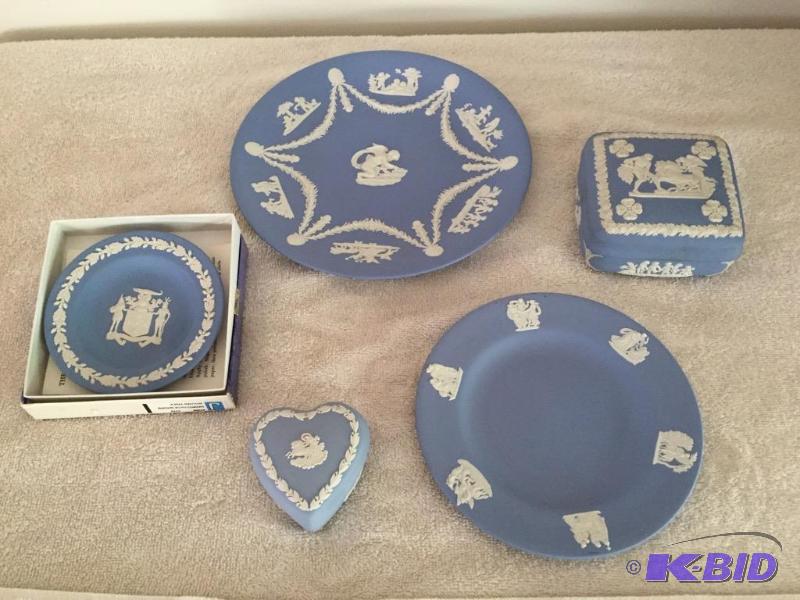 lot 116 image: Another Wedgwood Jasperware Offering