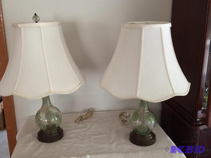 lot 117 image: Gorgeous Vintage Hand Painted Lamps