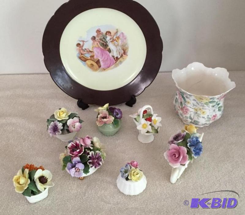 lot 119 image: Porcelain Garden - Pretty Flowers and Display Plate