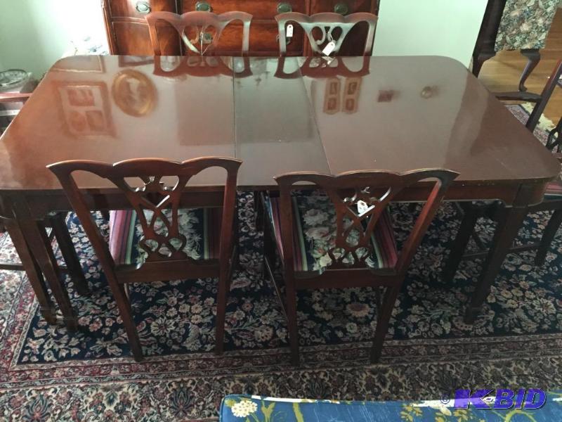 lot 12 image: Formal Dining Table with Leaf and Six Chairs