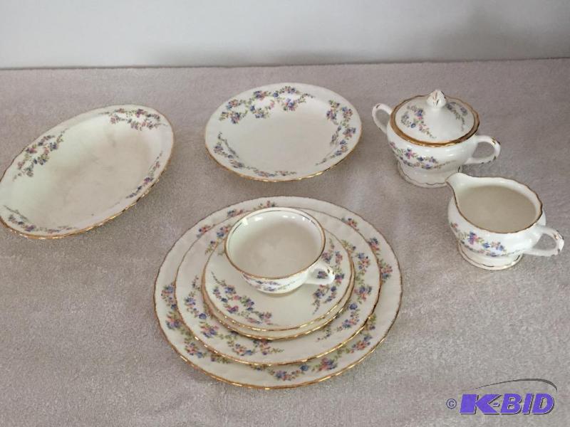 lot 122 image: Pope-Gosser USA China Service Blue Bell Pattern