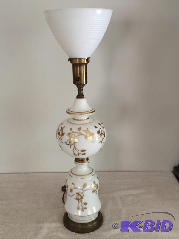 lot 123 image: Beautiful Hand Gilded Torchier Style Lamp