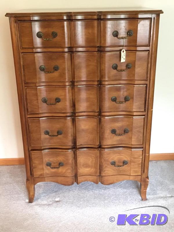 lot 15 image: Nice Tall Five Drawer Dresser