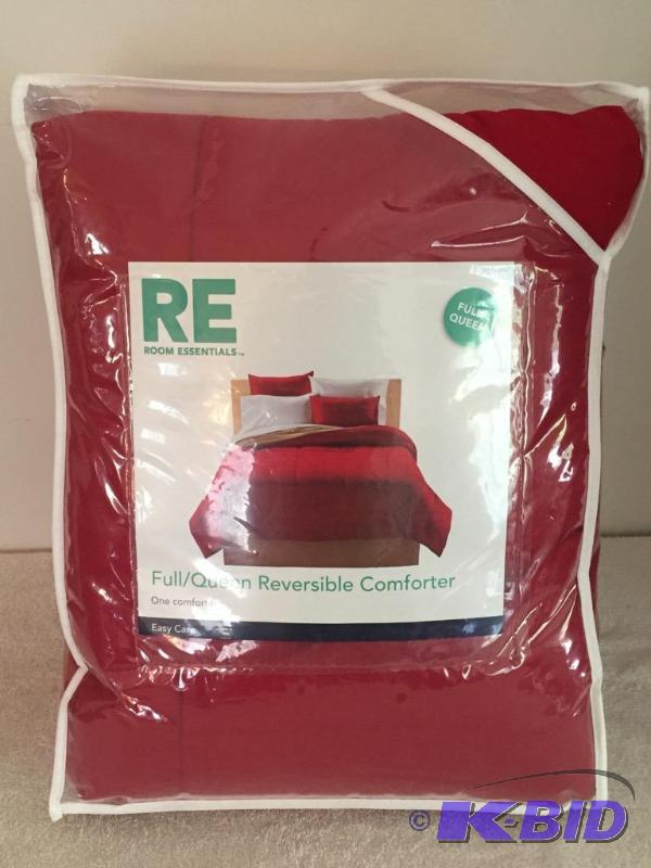 lot 173 image: Room Essentials New FullQueen Reversible Comforter