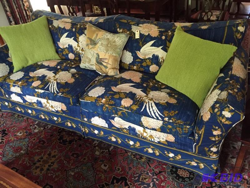 lot 18 image: Lovely Sofa