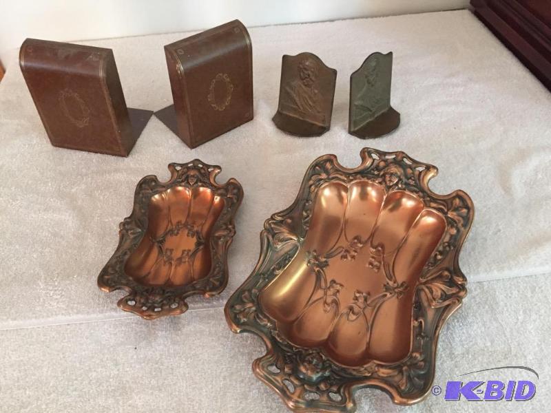 lot 181 image: Bookends and Trays