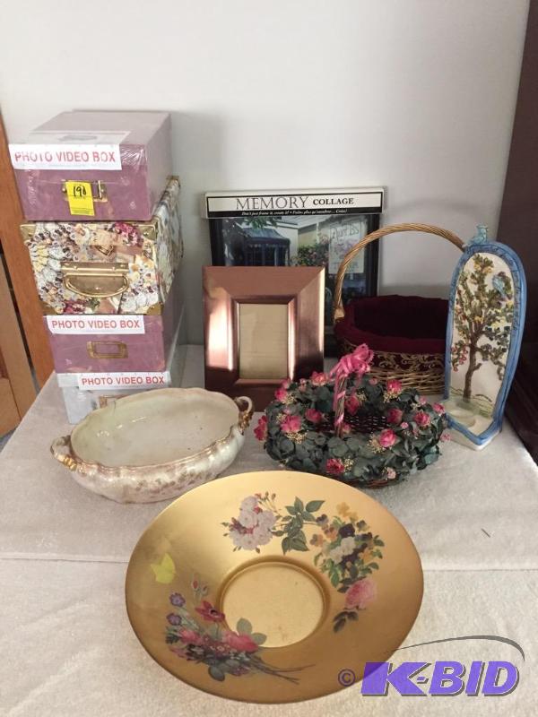 lot 190 image: Home Decor Lot