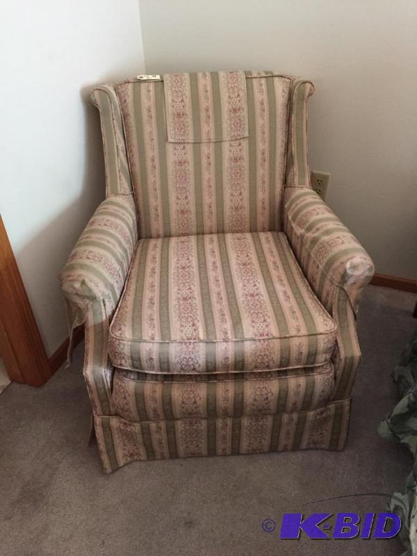 lot 20 image: Beautiful Upholstered Chair