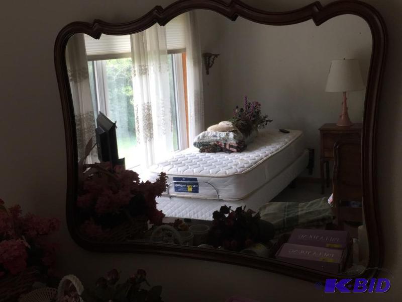 lot 206 image: Vintage Mirror