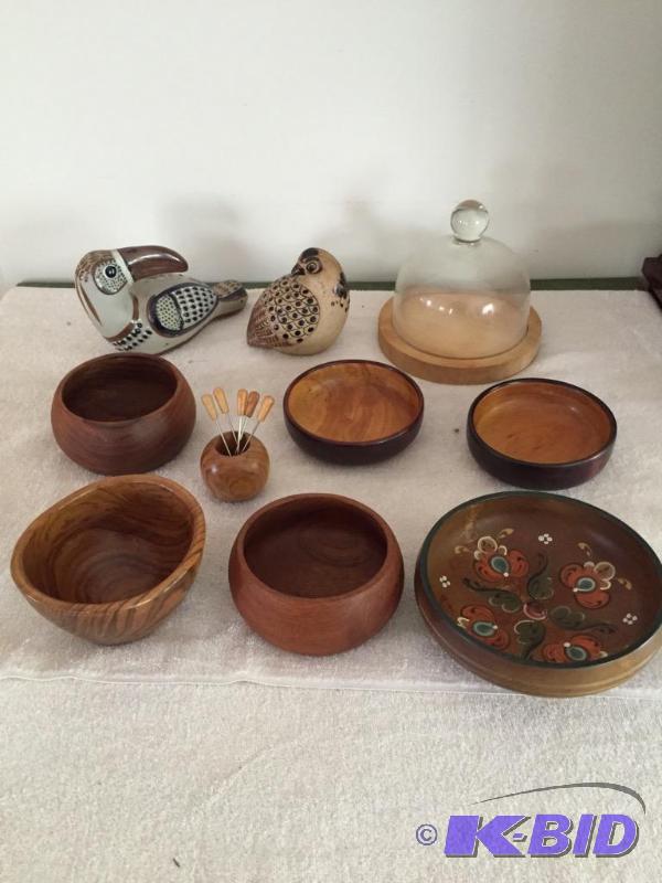 lot 207 image: Teak Serving Bowls
