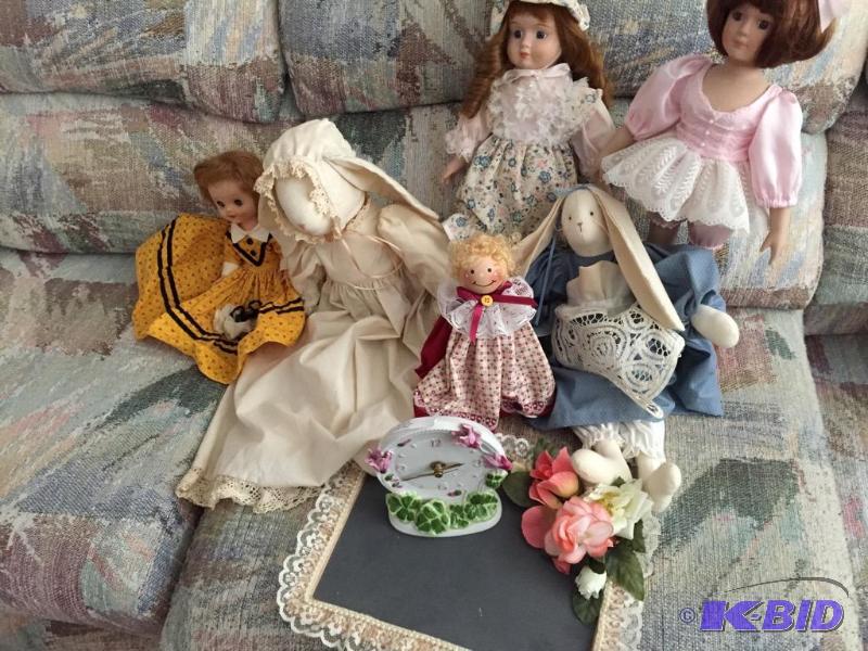 lot 228 image: Dolls and More