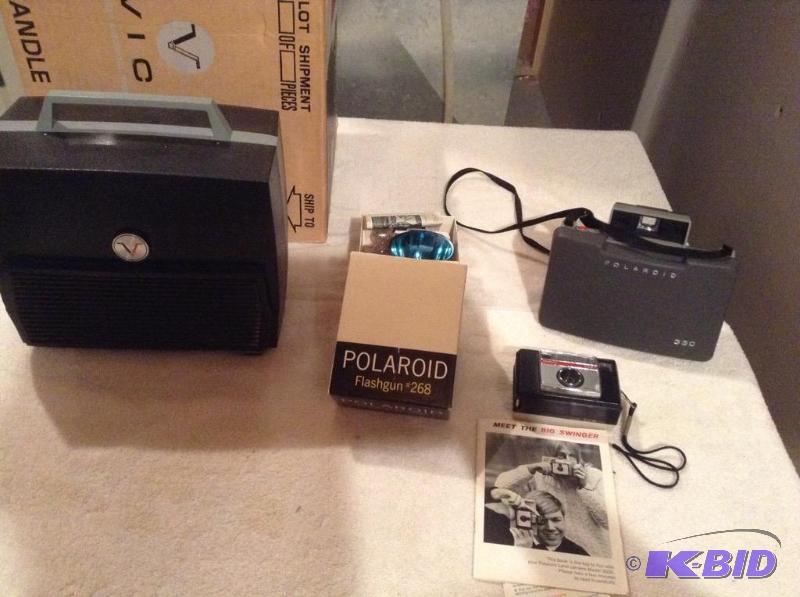 lot 252 image: vintage Cameras and Projector