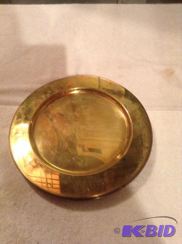 lot 262 image: Gold Toned Chargers