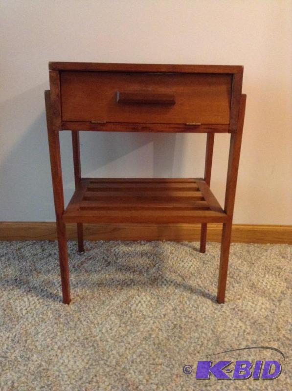 lot 268 image: Table With Drawer