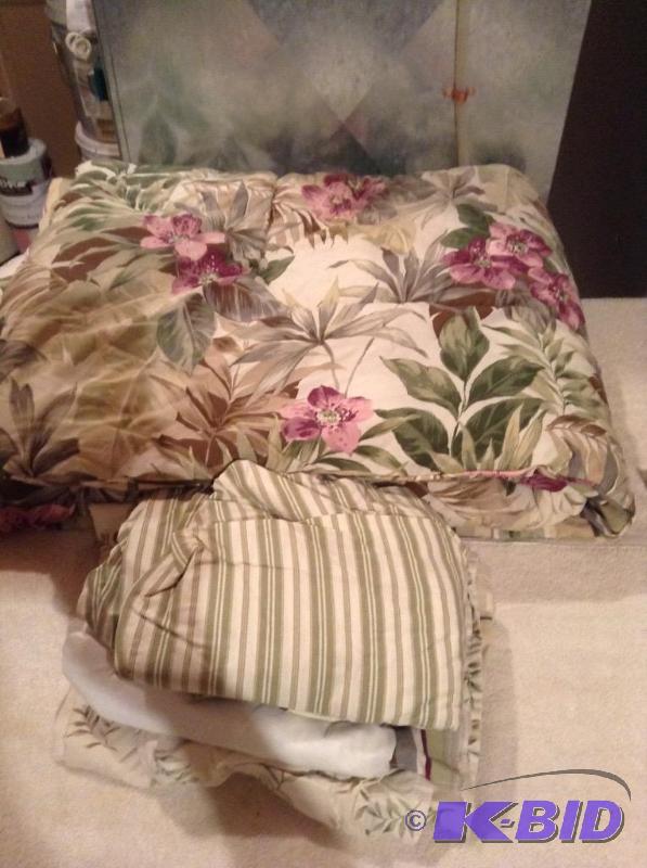 lot 269 image: Bed Linens