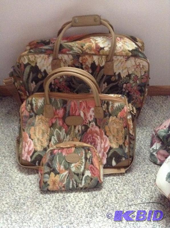 lot 274 image: Luggage
