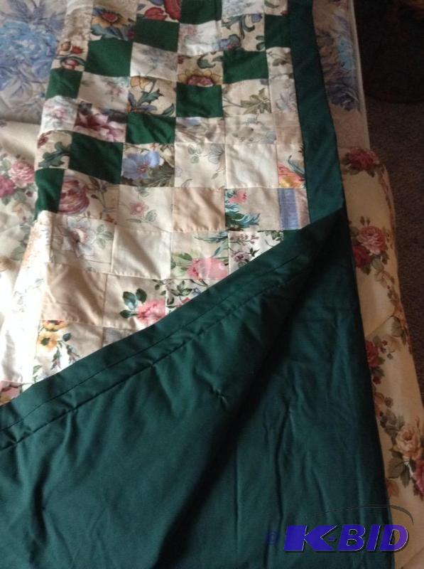 lot 275 image: Twin Quilt