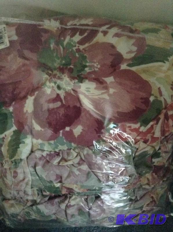 lot 278 image: Bed Linens