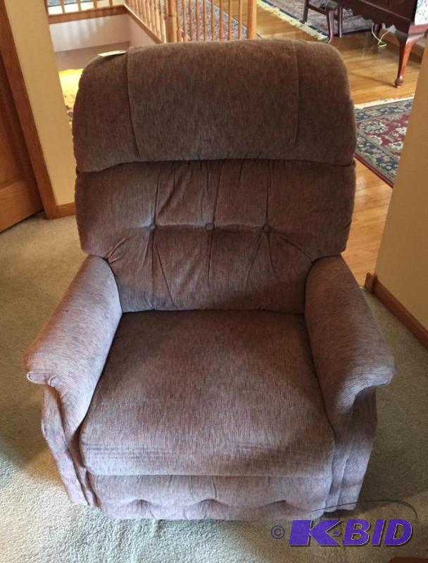 lot 28 image: La-z-Boy Recliner Rocker