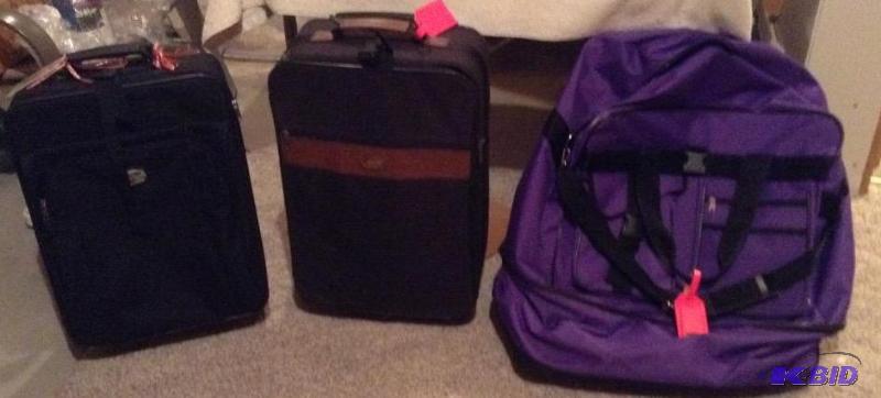 lot 285 image: Large Purple Duffel Bag and Luggage