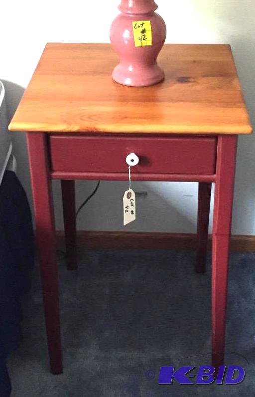 lot 42 image: Nice Nightstand with Drawer and Lamp