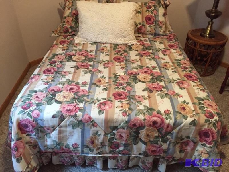 lot 50 image: FullDouble Size Floral Comforter Set and More