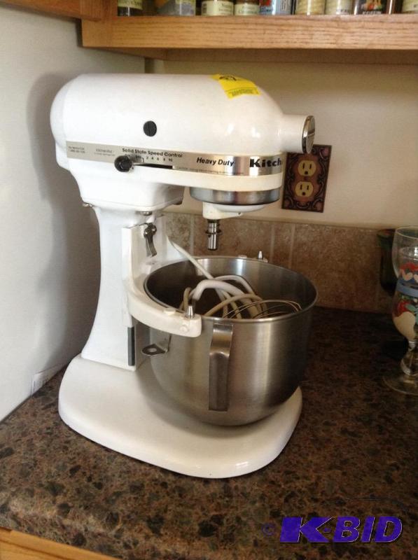 lot 59 image: White Heavy Duty KitchenAid Mixer