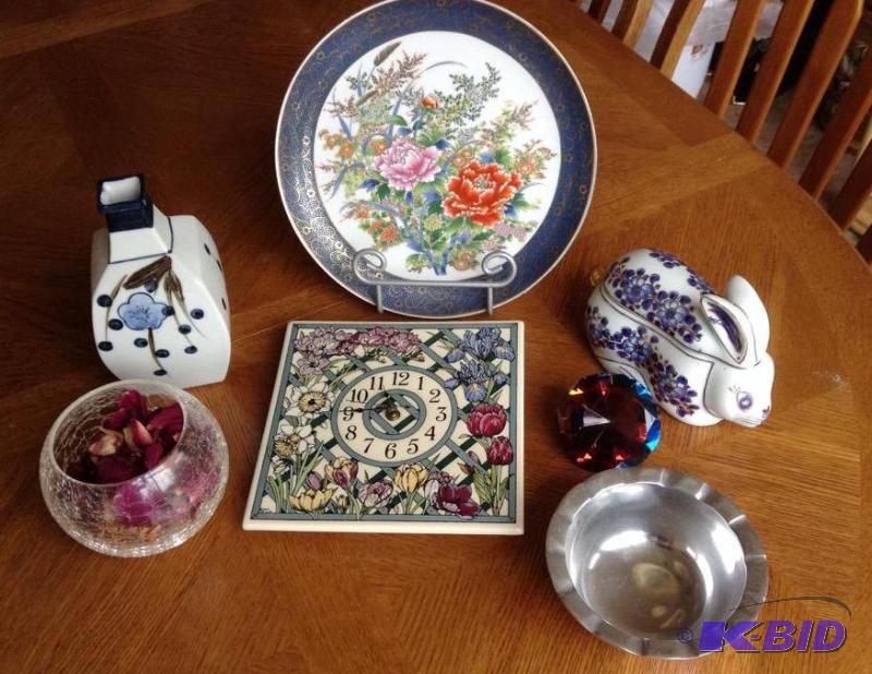 lot 72 image: A Variety of Decorator Items Royal Satsumi Platter