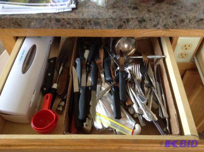 lot 77 image: Extra Large Kitchen Lot