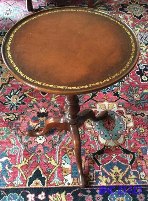 lot 9 image: Round Pedestal SideLamp Table with Leather Top