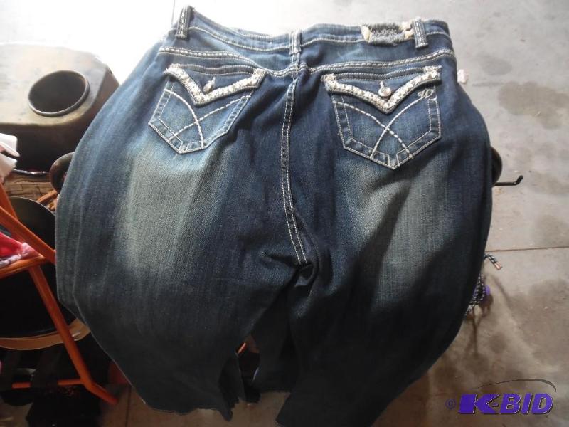 6 Pairs of Womens Jeans Sizes (1) 17 (1) 19 ...