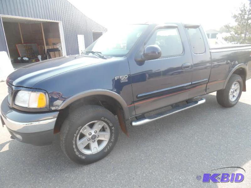 lot 1 image: 2002 Ford F150 4 x 4