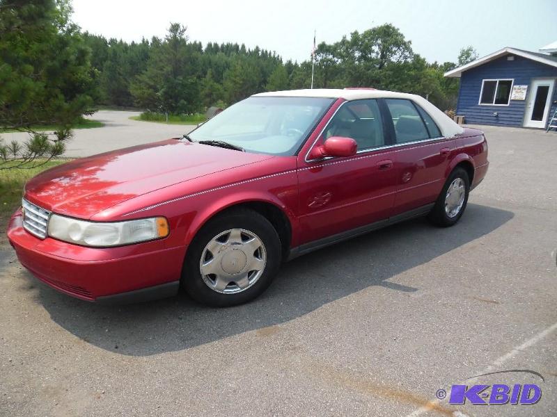 lot 3 image: 2001 Cadillac Seville SLS