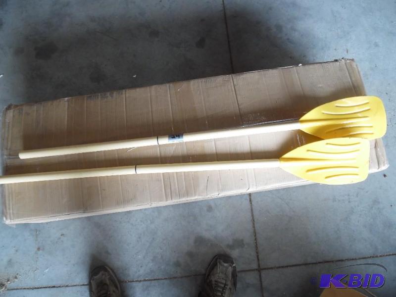 lot 35 image: 2 Yellow Oars