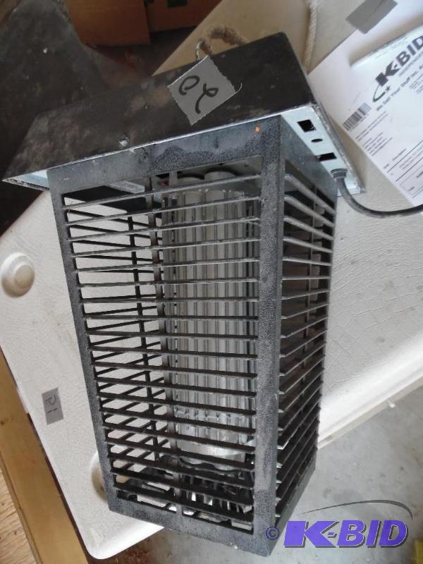 lot 39 image: Hanging Bug Zapper