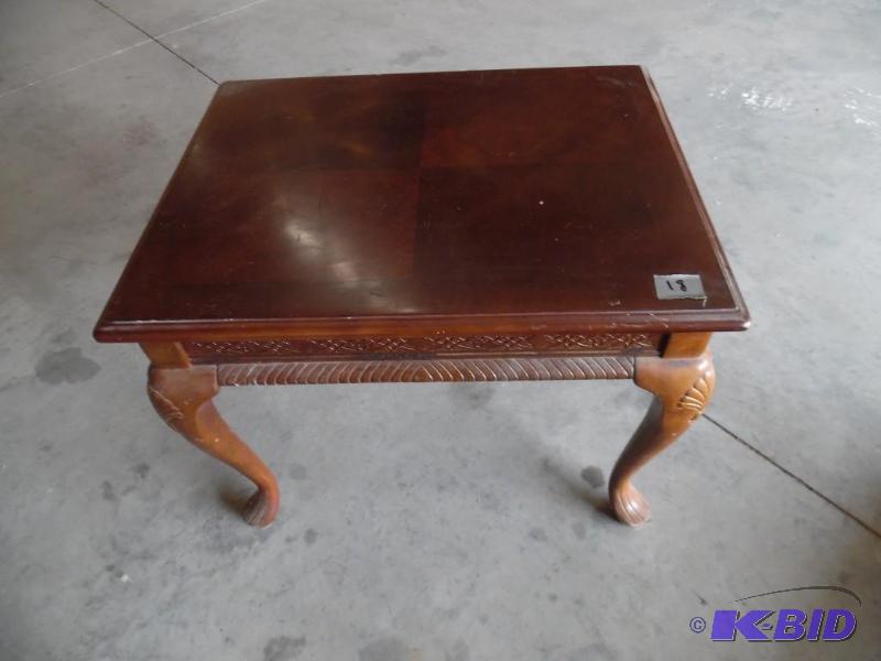 lot 41 image: End Table