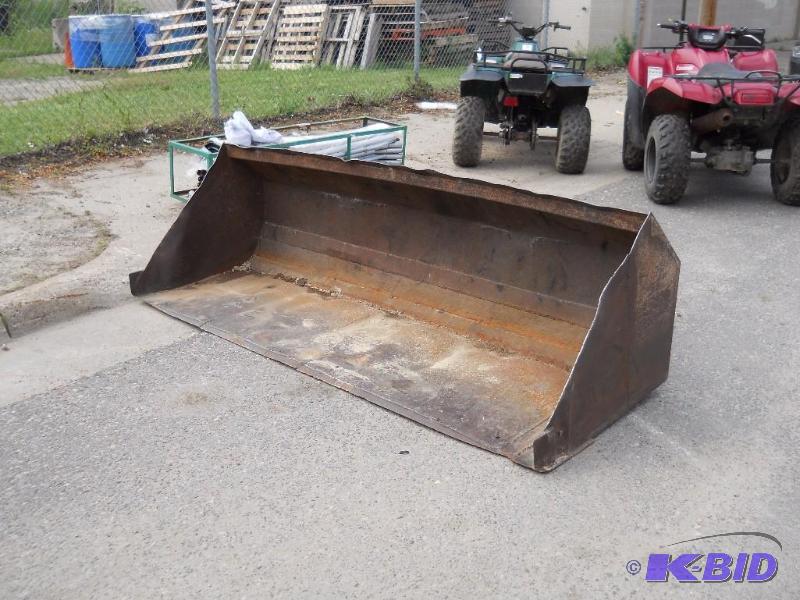 lot 12 image: 8 Dirt, Snow, Material Bucket