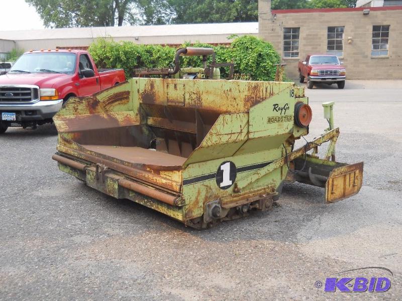lot 2 image: Raygo Roadster 120 Paver. Starts, Runs and Drives.